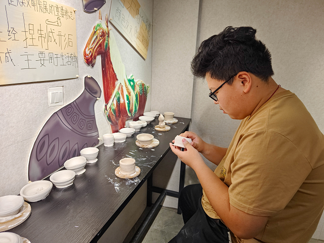 當(dāng)指尖泥土遇上跨界靈感 陶藝工坊打造異課活動(dòng)新體驗(yàn)